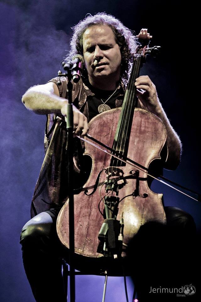 Lui Coimbra violoncelista